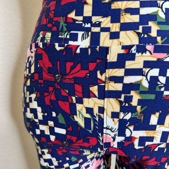 LuLaRoe Christmas Digital Print Santa & poinsettia flower Leggings one size - Picture 9 of 9